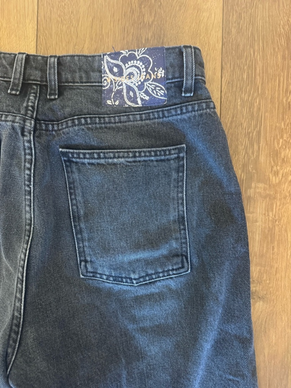 B SIDES High-Rise Straight Jeans in Stil Black Wash - Picture 6 of 6